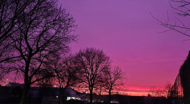 Rózsaszín alkonyattal búcsúzott a kedd