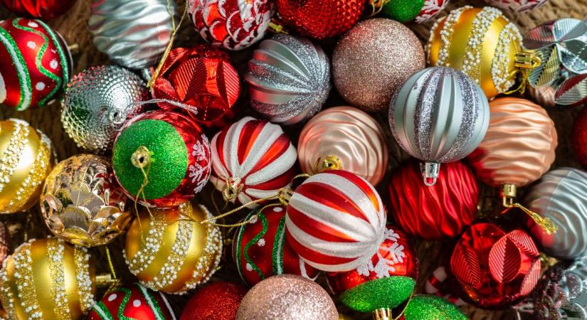 Három egyszerű és zseniális trükk az akasztós karácsonyfadíszekhez – Idén próbáld ki valamelyiket