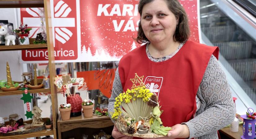 Kézzel készült csodák lepték el a Nagyáruházat, önkéntesek tucatjai dolgoztak egy nemes célért