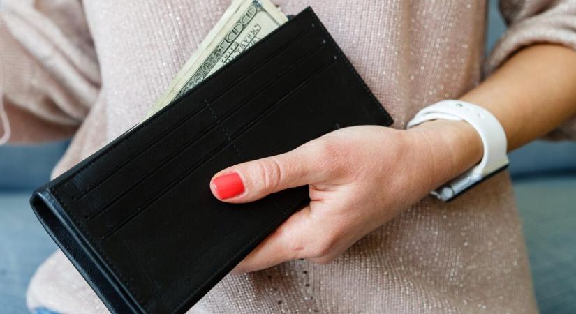 Egy nő kirúgta saját húgát a lakásból, miután ellopott 165 ezer forintnyi összeget