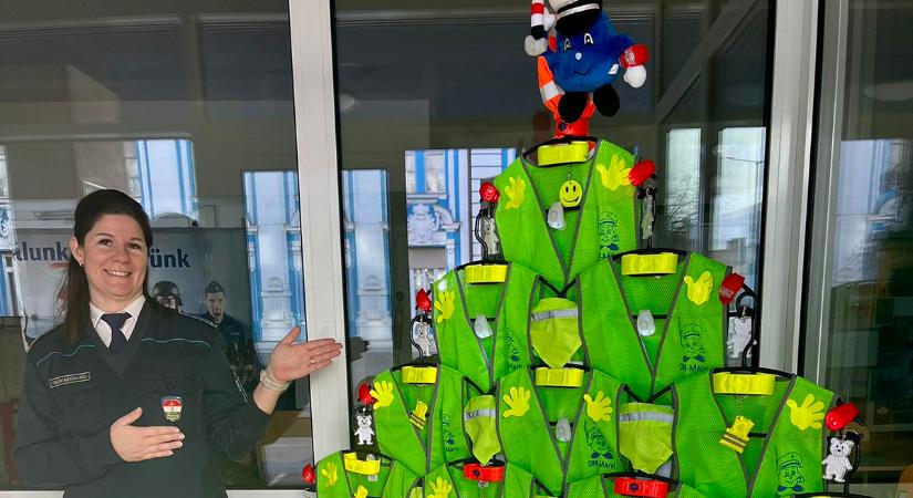 Láthatósági karácsonyfával segít a Békés vármegyei rendőrség