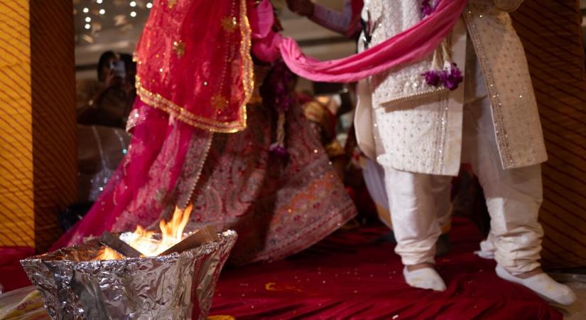 Hatalmas tömegverekedésbe torkollott egy esküvői vacsora – egymásra támadt a két rokonság