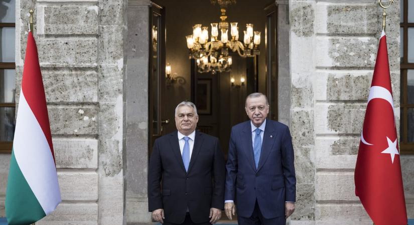 Orbán Viktor megérkezett a török elnökhöz - fotók