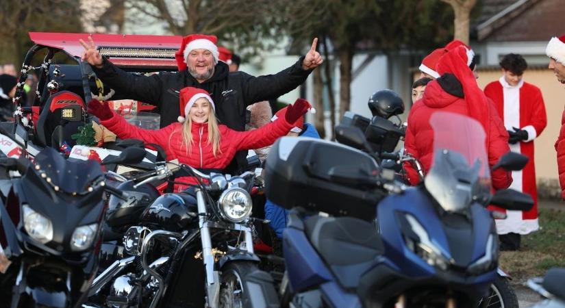 Motoros Mikulások lepték el a várost – Bonyhád karácsonyi show-ja nagy felzúdulást keltett (videógaléria)