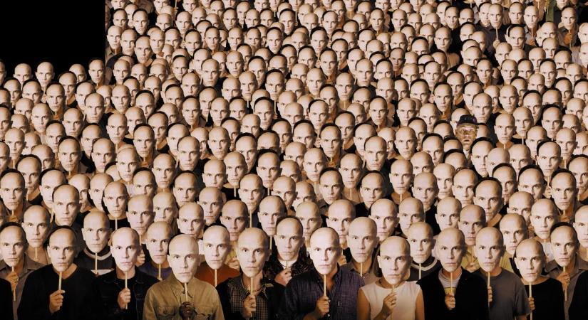 100 év múlva debütál a moziban a születésnapos John Malkovich filmje – Golyóálló széf őrzi