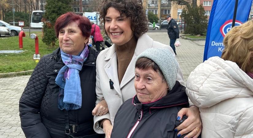 Dobver Klára Szombathelyen: a ma a Szőlő ucából elvitt emberek hónapokon keresztül tüntették el a nyomokat