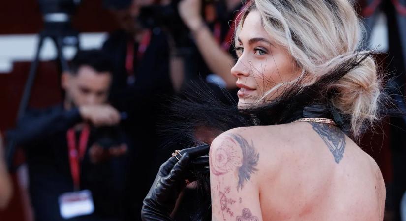 Michael Jackson lányának orrán lyukat ütött a kábítószer - Képek