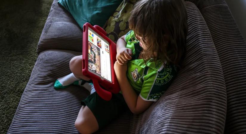 Életbe lépett Ausztráliában a 16 év alattiak közösségi média használatát betiltó törvény