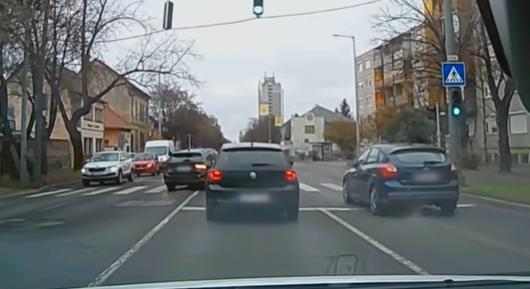 Országos bunkóság, életveszélyes előzés: brutális videón két autós jelenet