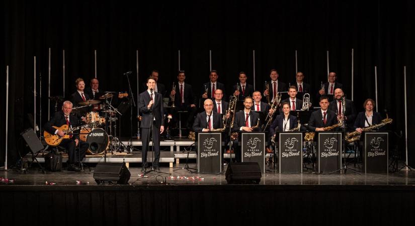 Ajándék koncertet adott a Hanság Big Band Kapuváron, igazi karácsonyi hangulatot teremtettek