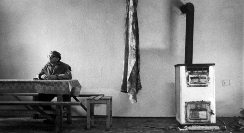 Levetíti a közmédia Krasznahorkai László tiszteletére a Sátántangót