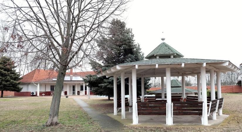 Helikopter-leszállós szatymazi komplexum került piacra, még a BYD-nek is felajánlották (videó)