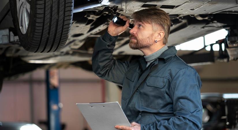 Maradna a kétéves vizsgáztatási ciklus a tíz évnél idősebb autóknál is