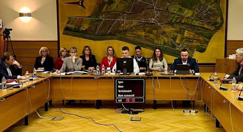 Kezdeményezi Juhász Péter Pál kitüntetésének visszavonását Dunakeszi polgármestere