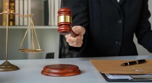 A kétszer kokainnal letartóztatott brit ügyvéd visszakapta a praxishoz való jogát