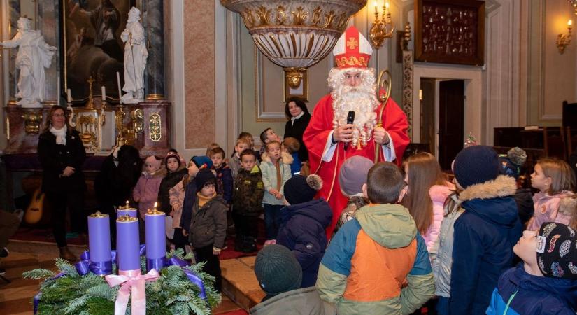 Advent Bodajkon: gyertyagyújtás és ünnepi hangulat