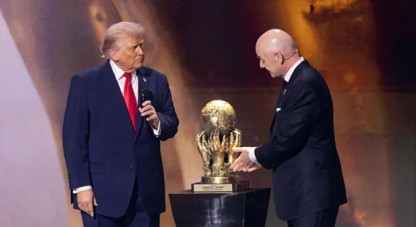 Panaszt tettek a FIFA-elnökre, mert megszegte a szervezet alapszabályát a politikai semlegességről