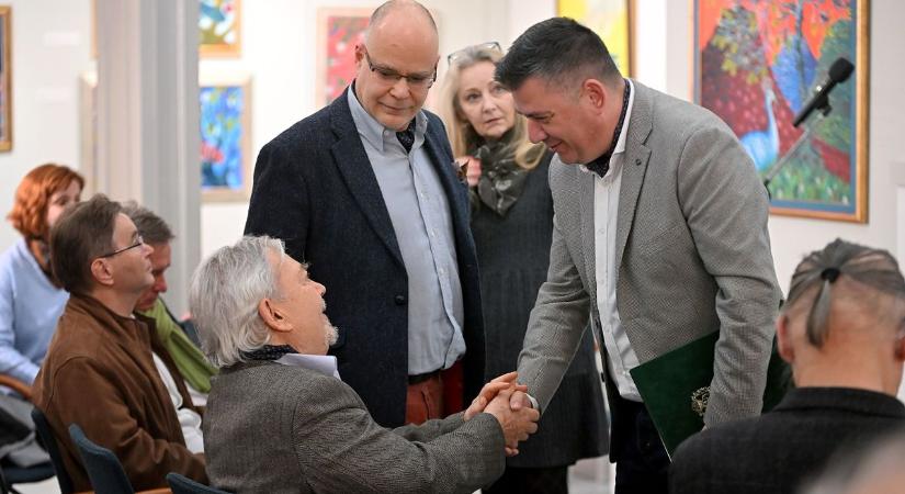 "Nem illik ilyet mondani arról, ami rólam szól, de nagyon tetszik" – bemutatták a Galambos Tamás életművéről szóló kötetet  fotók, videó