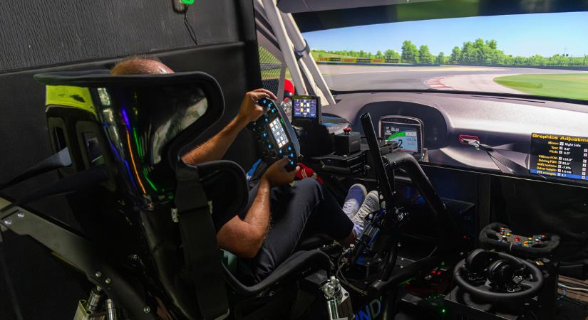 Így győzheti le a kerekesszékben élő János, a hatszoros Európa-bajnok autóversenyzőt, Kiss Norbertet