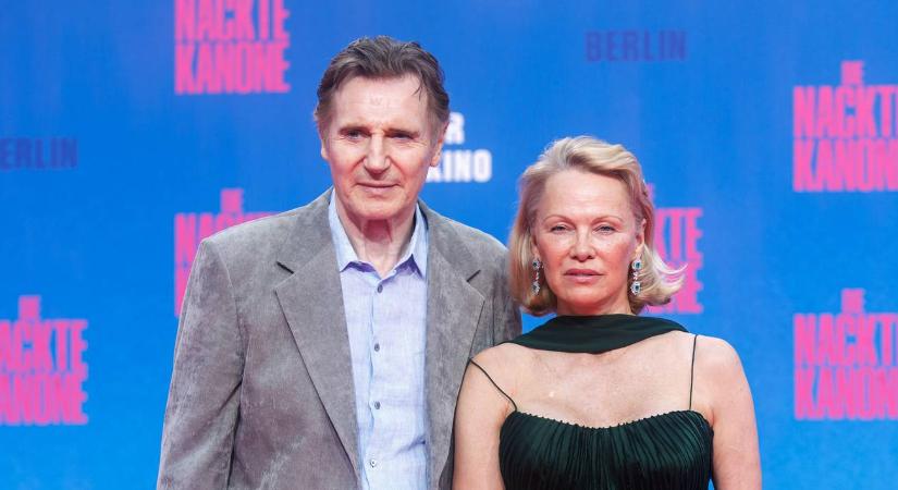 Pamela Anderson megtörte a csendet – elárulta, mi van közte és Liam Neeson között