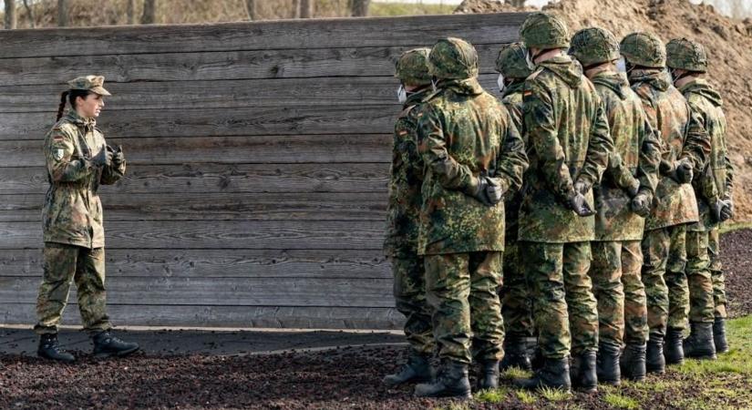 Döbbenetes: több német politikus is kötelezővé tenné a sorkatonaságot a nők számára