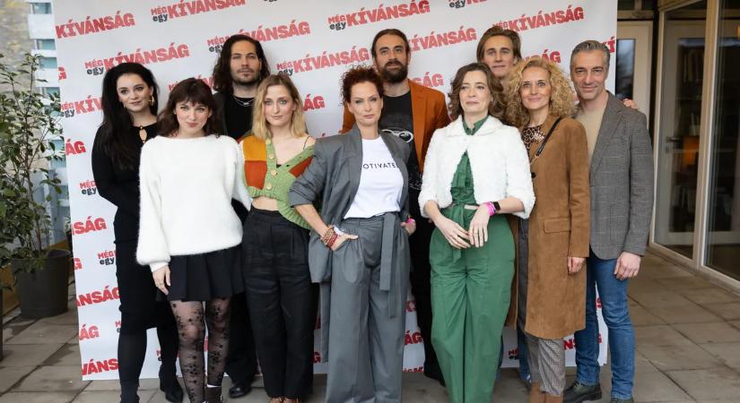 Teljesült Még egy kívánság: színpadra lépett a Dead Flamingos – megérkezett Dobó Kata filmjének első teaserje!