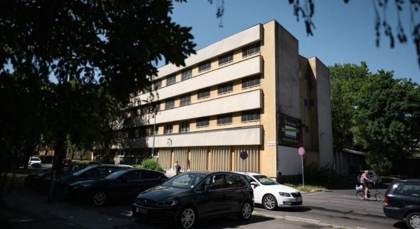 Visszavonják a Szőlő utca korábbi igazgatójának kitüntetését