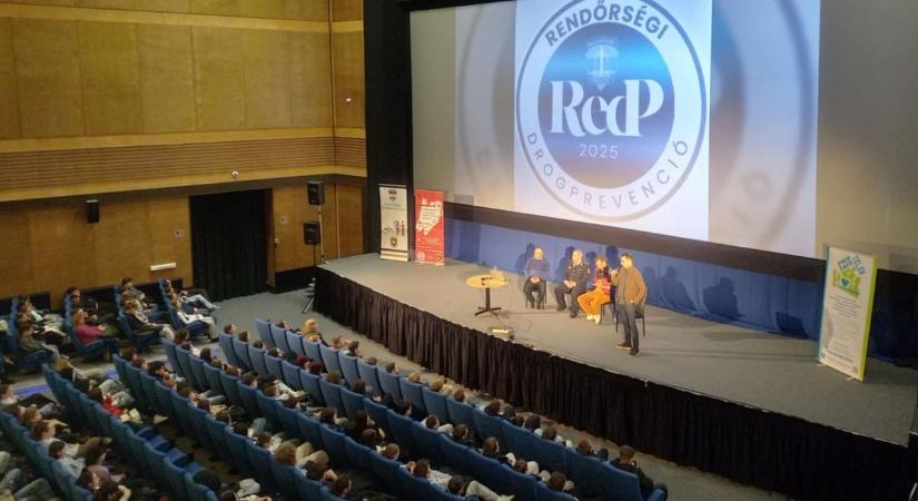 Több száz diák vett részt Dunaújváros új drogprevenciós programján