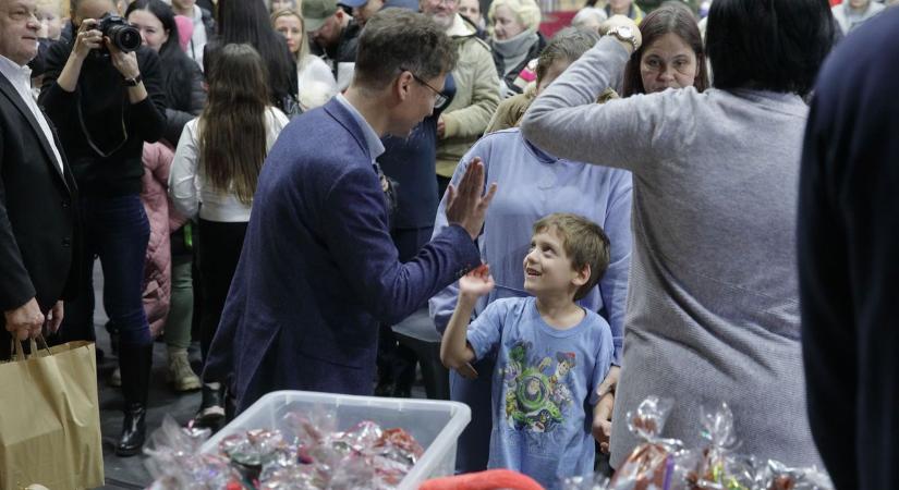 Megható pillanatok: több száz rászorulón segített a Szeretet Karácsony akció
