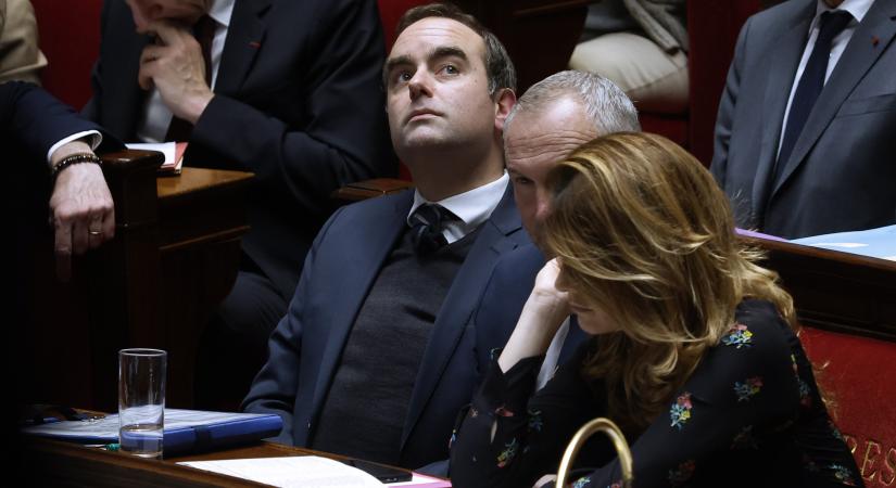 Franciaország a szakadék szélén: 13 szavazattal mentette meg magát a kormány, de a végső csata még hátravan