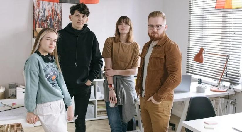 Miért olyan nehéz megérteni a Z generációt a munkahelyen? A legfiatalabb dolgozók igényei és a cégek vakfoltjai