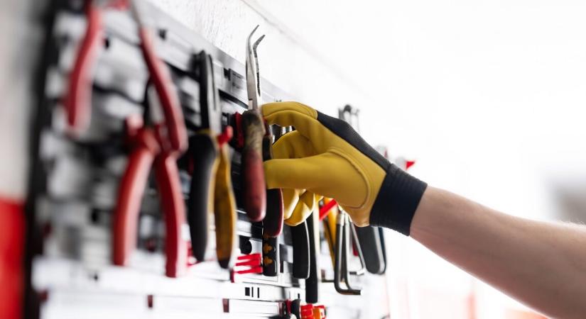 Az elvált férfi nem hajlandó visszaadni elhunyt apósa autószervizét