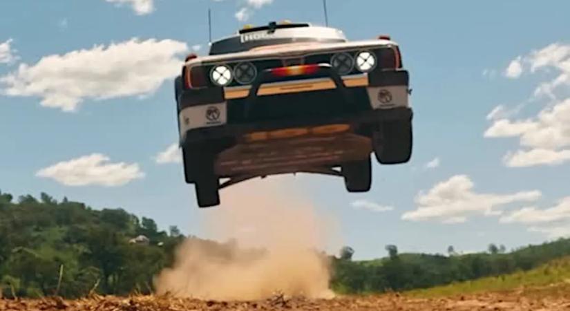 Tíz éve még üldözték, most istenítik - Gymkhana Ausztráliában