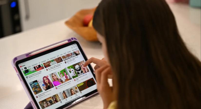 Több millió ausztrál tini ébredt egy közösségi média nélküli szép, új világra