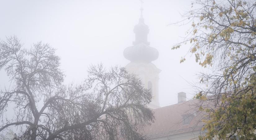 Tartósan marad a köd Győrben