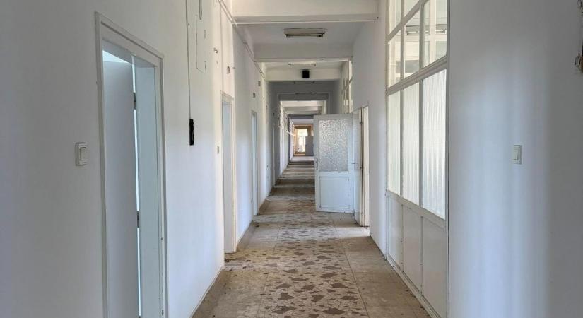 Egykor közkedvelt hely volt, manapság romosan áll Pécs szélén! (GALÉRIA!)