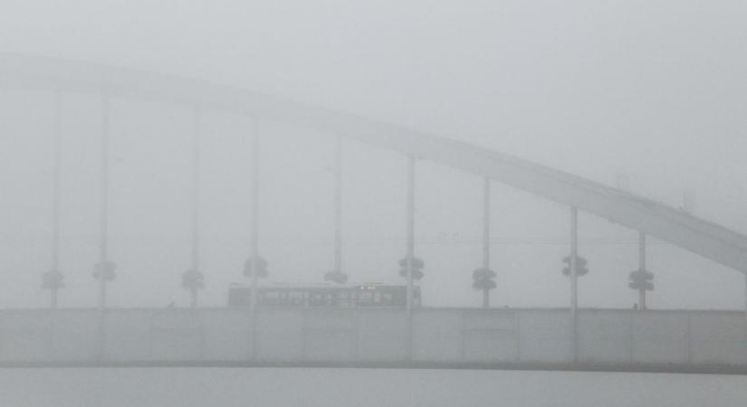 Szitálással és sűrű köddel indul a nap Szegeden