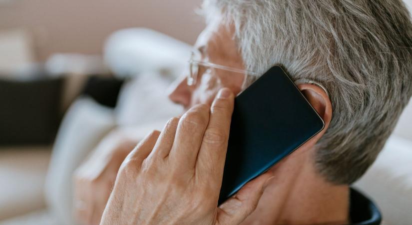 20 milliós forintos „nyereménnyel” csapták be: így fosztottak ki egy tatai nyugdíjast