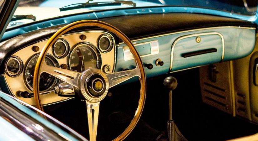 Mégsem kell évenként vizsgáztatni a 10 évnél idősebb személy- és kisteherautókat – Vagy mégis?