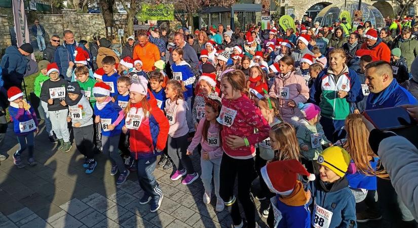Leukémiás kisfiú gyógyulásáért futottak össze rekordadományt a tapolcai Trappolók