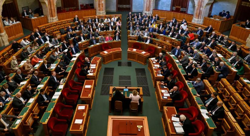 Rendkívüli ülést tart az Országgyűlés