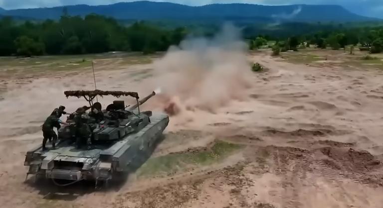 Ukrán harckocsikkal robbant ki a háború, amit Donald Trump már megoldottnak nyilvánított