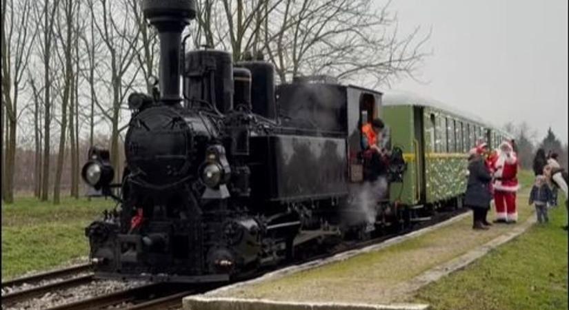 Nem hétköznapi élményben volt részük a balatonfenyvesi kisvasút utasainak