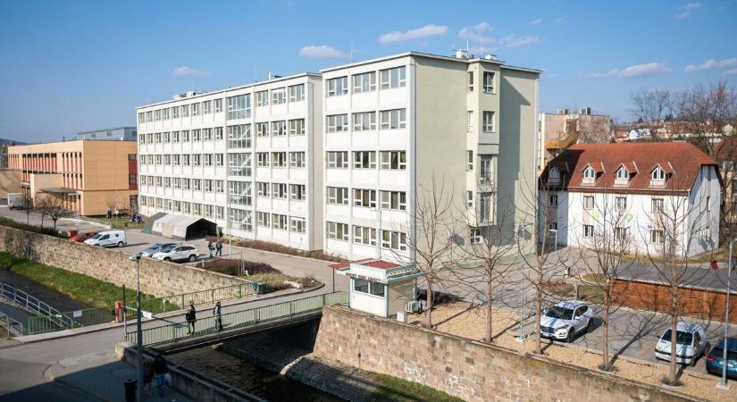 Kislány szenvedett balesetet Egerben, rohantak vele a kórházba – de ami a sürgősségin történt…