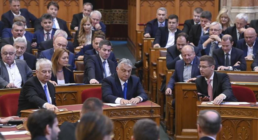 Rendkívüli ülést is tart a parlament, előtte közel félszáz törvényjavaslatról döntenek a honatyák