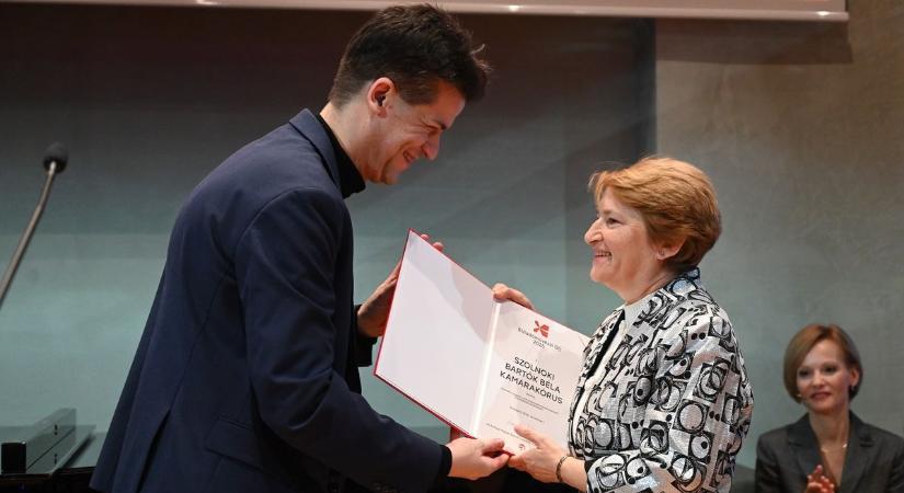 Amikor a zene visszamosolyog – Artisjus-díjas lett a Szolnoki Bartók Béla Kamarakórus