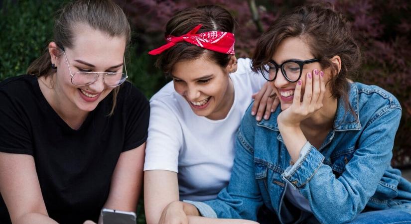 Több millió tini ébredt arra, hogy nem fér hozzá a közösségi médiához