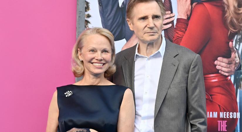 Pamela Anderson és Liam Neeson románca véget ért: ilyen most a kapcsolatuk egymással