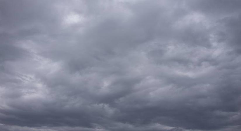 Tizenegy vármegyére adtak ki figyelmeztetést az időjárás miatt: kettészakad az ország szerdán