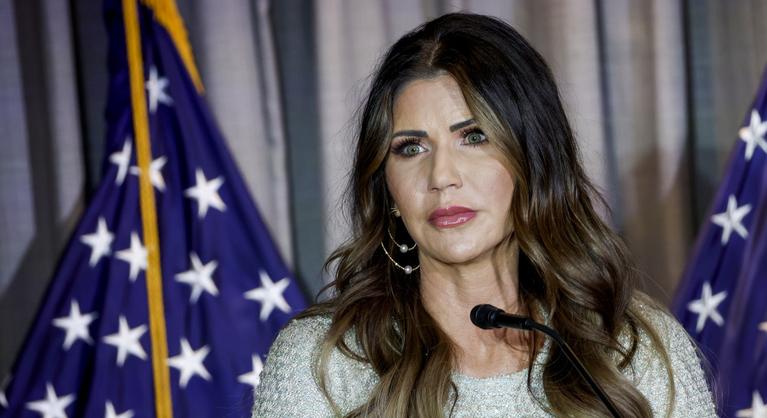 „Gyilkosok árasztják el” az Egyesült Államokat a belbiztonsági miniszter szerint, jön a teljes beutazási tilalom